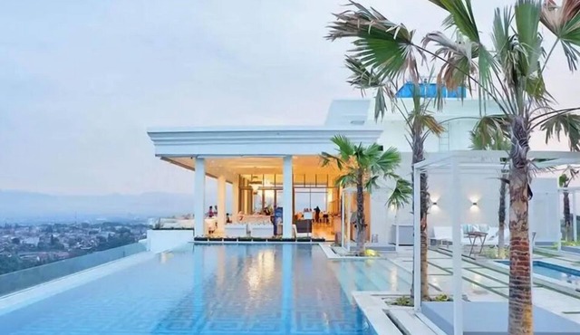 Modern Style Studio At Art Deco Apartment