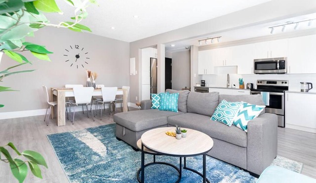 Modern & Stylish 2-Bedroom Unit