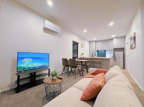 Modern & Stylish 3 Bedroom at lowerhutt