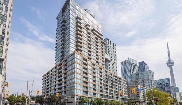 Modern Stylish Condo Steps from CN Tower + Parking