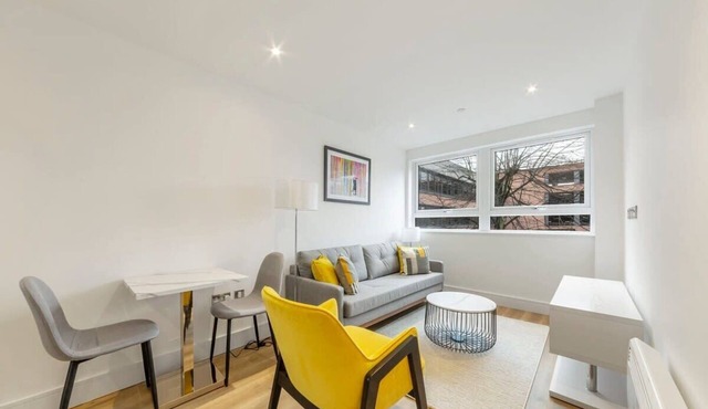 Modern & Stylish 1 Bed Apartment in East Grinstead