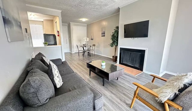 Modern & Stylish Space in Heart of BayArea Houston