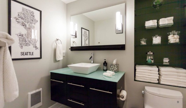 Modern/Stylish Studio in charming Fremont neighborhood