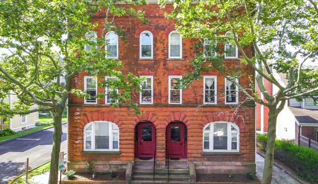 Modern Stylish Unit in Wooster Sq, New Haven - This is a 29-night min booking