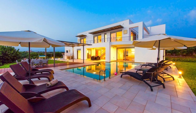 Modern, stylish villa with 3 bedrooms, private pool and amazing sea views