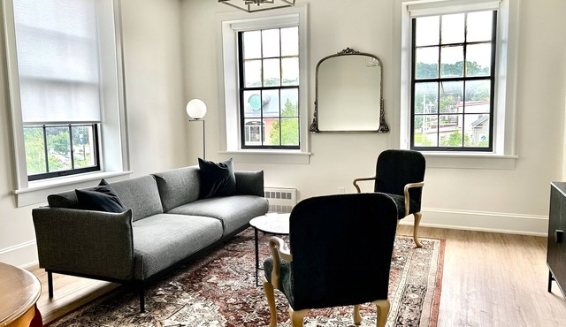 Modern suite (2 Queens) on the River