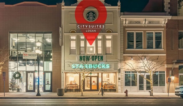 Modern Suite ~ Above Starbucks ~ Fast Wi-fi