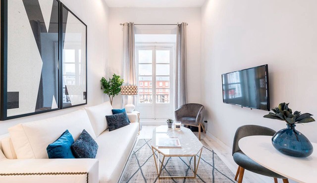Modern Suite Facing Plaza Mayor. Plaza Mayor II