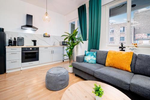 Modern Suite with Balcony - Best Point by Rudolfplatz - Perfect for 5 Guests - Netflix