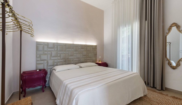 Modern Suite with Private Garden and Free Parking