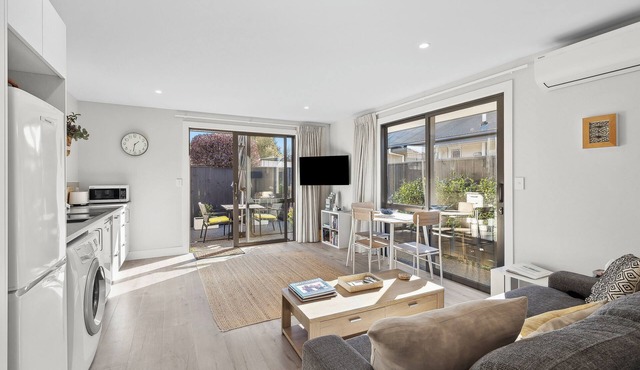 Modern, Sunny, Central