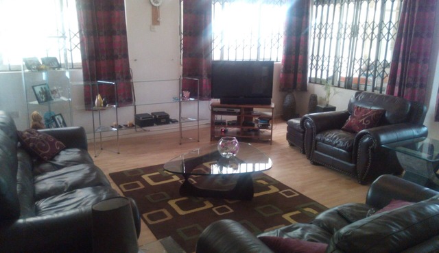 Modern Three bedroom serviced apartment with pool- fully self contained V2