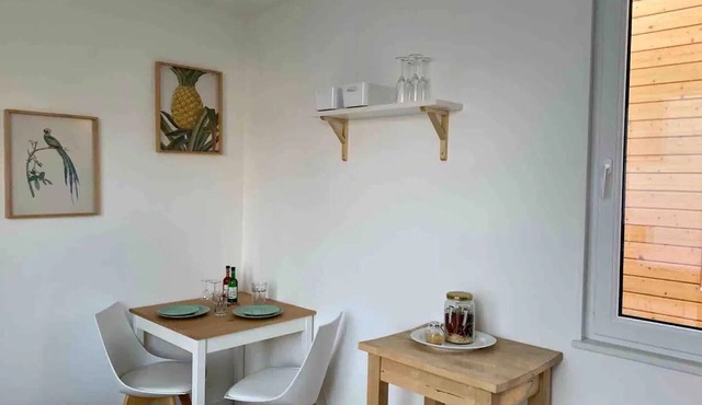 Modern 'Tiny Haus Liederbach' with Private Terrace, Wi-Fi and Air Conditioning