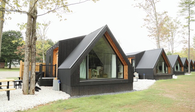 Modern Tiny Home 25/With Hot Tub!