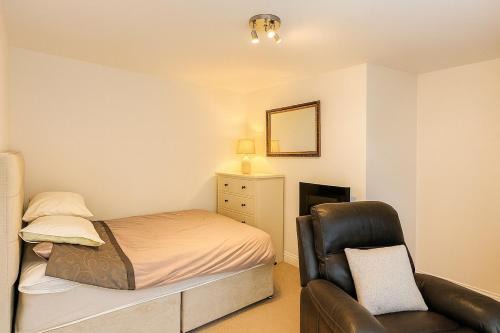 Modern Tiny Home - Ideal for Work Stays & Parking