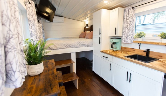 ★Modern Tiny Home★ King bed★