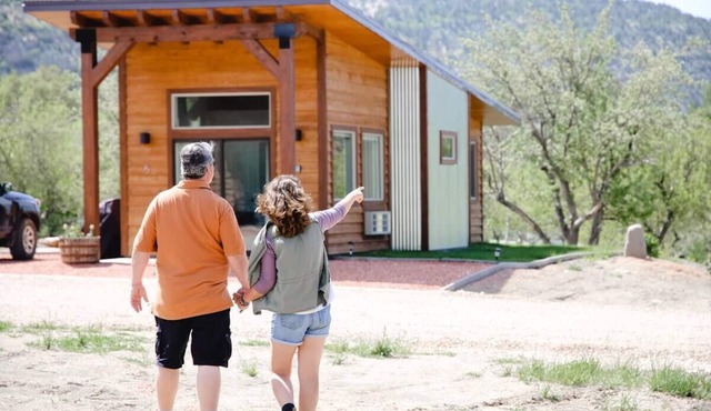 Modern Tiny House in Apple Orchard Between Zion and Bryce