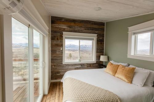 Modern Tiny House with Spectacular Views