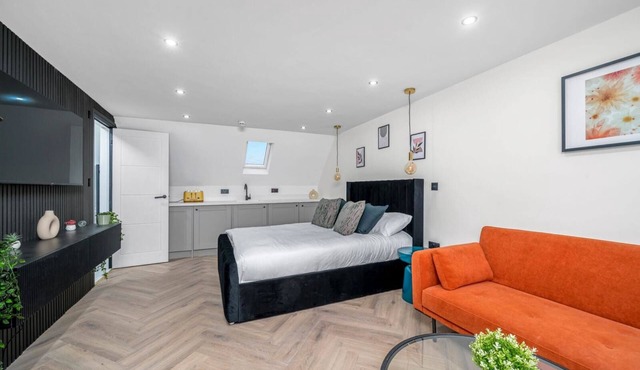Modern Top Floor Studio in Putney SW15 | Sleeps 3