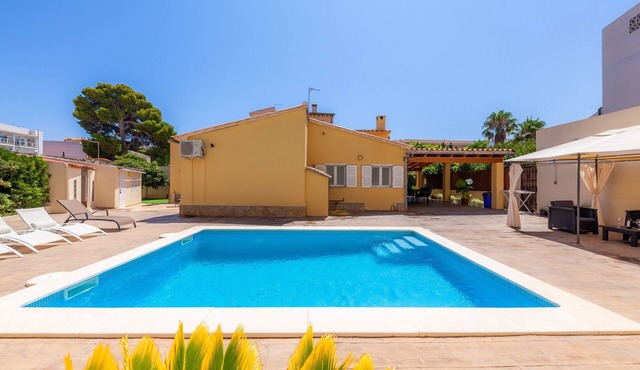 Modern Town Villa "Bona Mar" with Pool