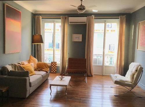 Modern, traditional , bright and stylish appartement
