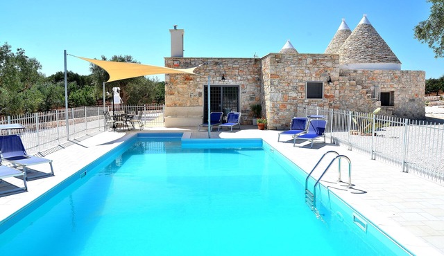 Modern trulli, 3 bedrooms, air conditioning, private swimming pool, pétanque court.