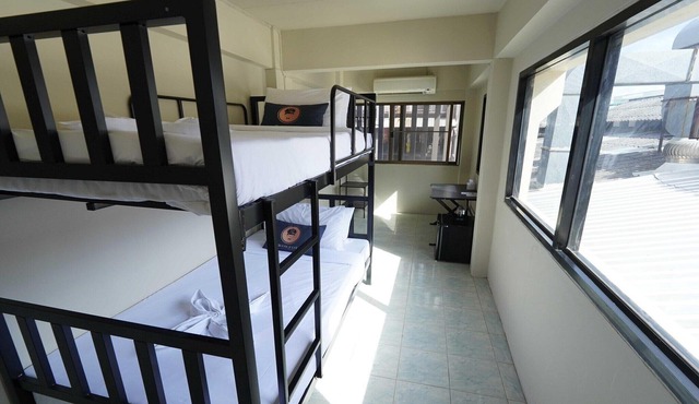 Modern Twin Haven | Heart of Huaikwang Convenience