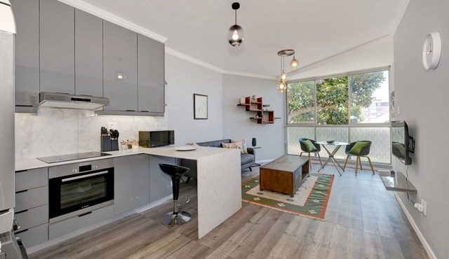 Modern Two Bed | Central Green Point | Stadium
