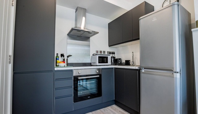 Modern Two Bed Flat in Caterham