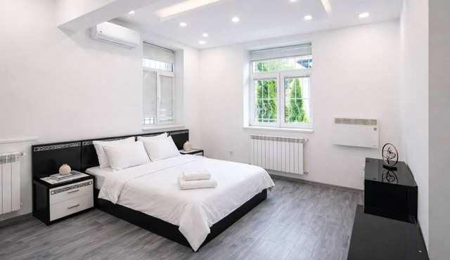 Modern Two-Bedroom Apartment - Heart of Sofia, Steps from Vitoshka