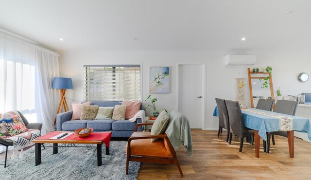 Modern Two Bedroom Home with Garage Near Hamilton Lake