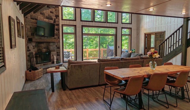 Modern Tyrolean Chalet Walk to Pool, Kayaks