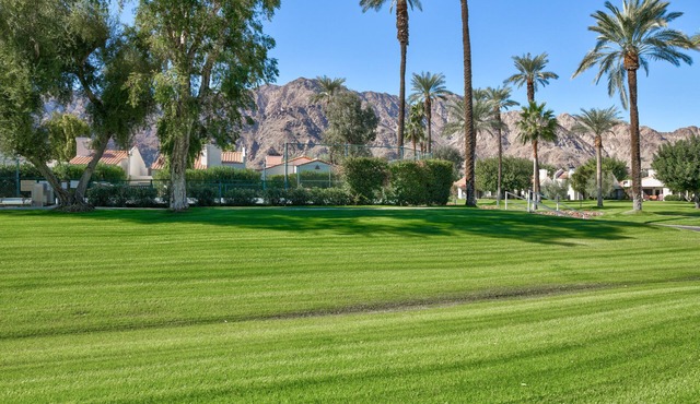 Modern & Upgraded 2 Bdrm La Quinta Retreat Permit #105014