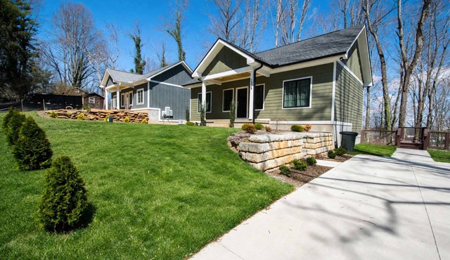 Modern Upper Retreat w/Free Tix | Deck + 2 Suites