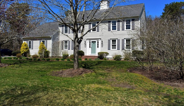 Modern upscale 5 bedroom home, close to Mayflower Beach!