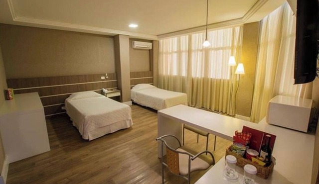 Modern Urban Haven with Beds for Everyone & Easy Access to Parks + Dining