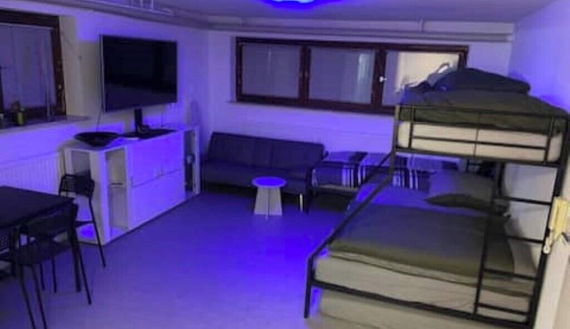 Modern Urban Studio Apartment S-bahn 27qm for 6 Near Mercedes Benz Sindelfingen