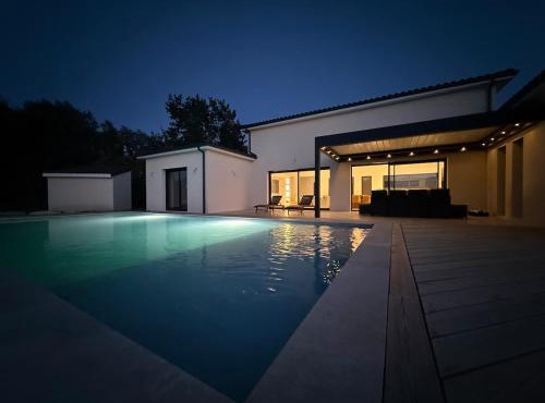 Modern villa with private pool in Bergerac
