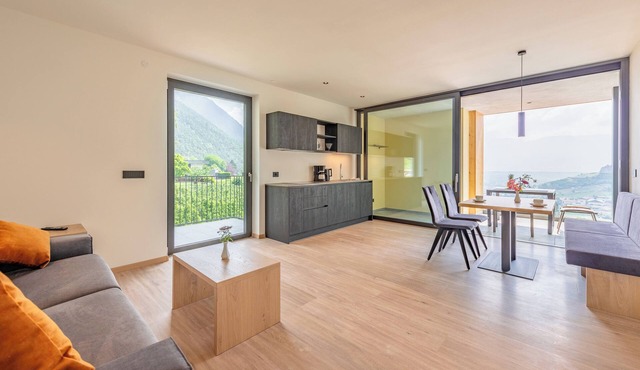 Modern vacation apartment with saltwater pool, hot whirlpool, panorama on the Algunder Waalweg