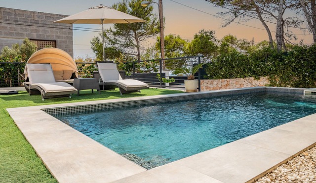 Modern vacation home, private pool, free WiFi, sea view