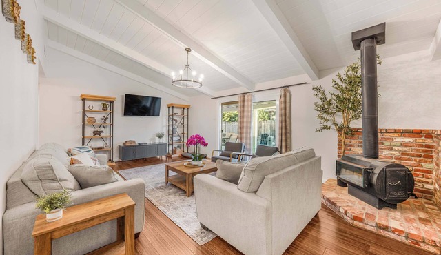 Modern Valley Oasis! Pet-friendly & Walkable to DT
