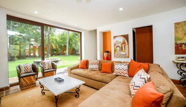 Modern Villa, Beautiful Setting, Close to Beach and Town