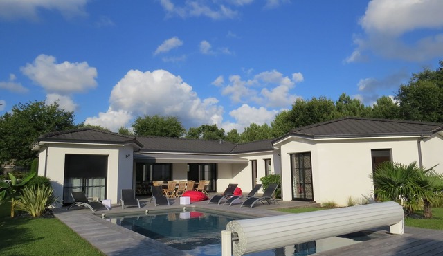 MODERN VILLA WITH HEATED POOL IN THE PROMISED AREA OF ANDERNOS LES BAINS