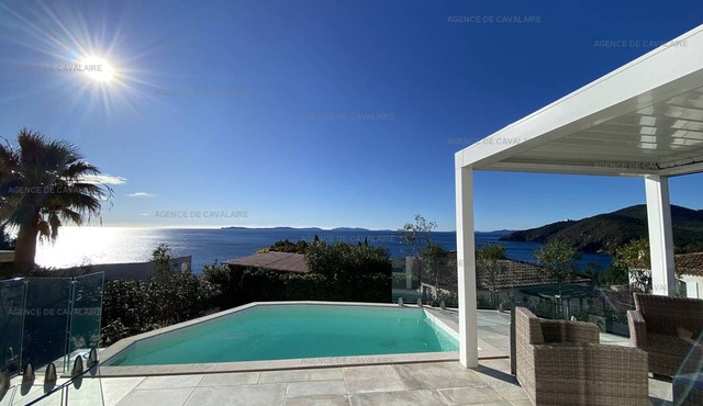 Modern villa with pool and air conditioning
