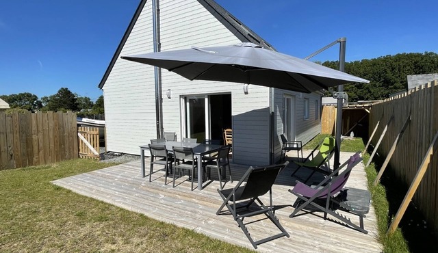 Modern Villa with Terrace, Garden, Parking, Near Beach – Free WiFi