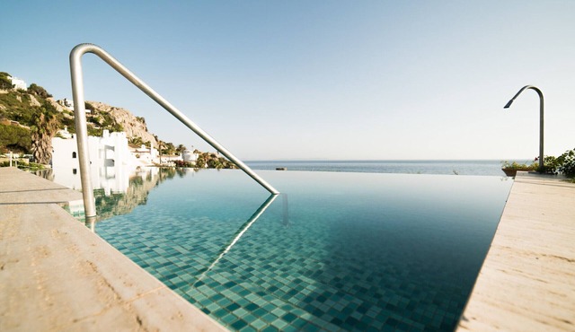 Modern villa in 1st line with infinity pool, spa, with 6 rooms. WIFI