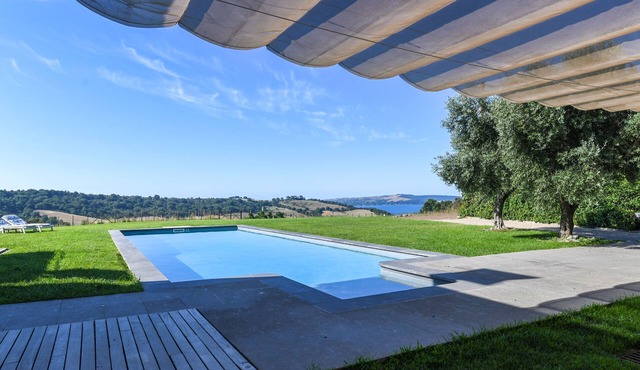MODERN VILLA LAKE VIEW near Rome, private pool, WI-FI
