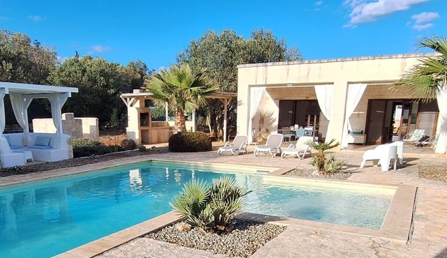 Modern Villa, Pool, Air Cond., Veranda, BBQ, outdoor Kitchen, outrdoor Shower