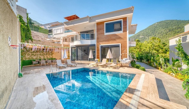 “Modern Villa Private Pool 10 min to Kleopatra Beach”