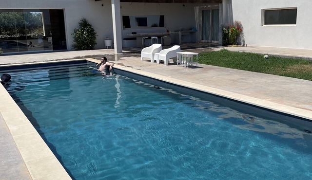 Modern Villa, spectacular private pool with sea view, only 3 minutes to beach!